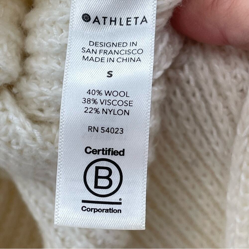 Athleta Shasta V-Neck Oversized Wool Chunky Knit Ivory
Dove Chunky Sweater Small - Picture 11 of 12